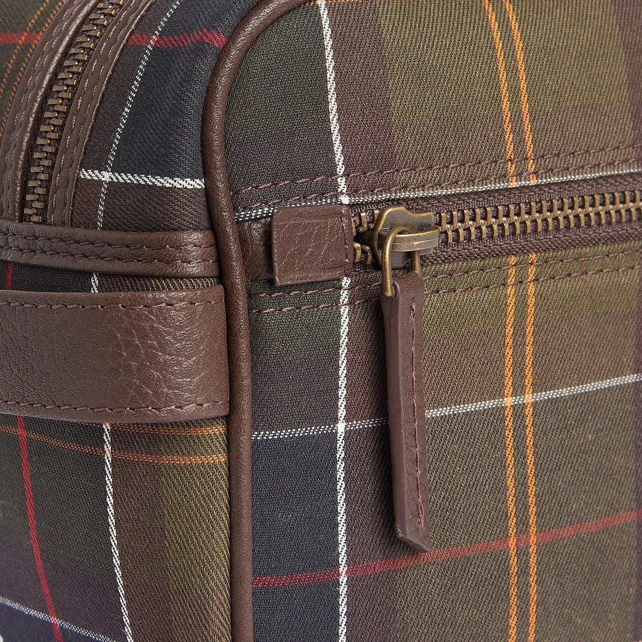 Barbour Tartan & Leather Wash Bag Classic Tartan