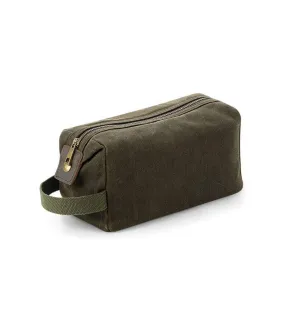 Heritage washed leather accents toiletry bag one size olive green Quadra