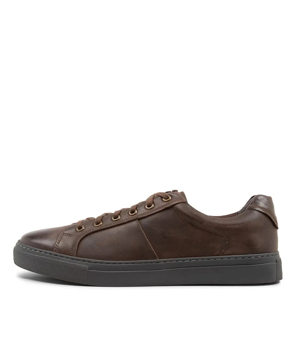 JULIUS MARLOW Chase Washed Tan Leather Sneakers