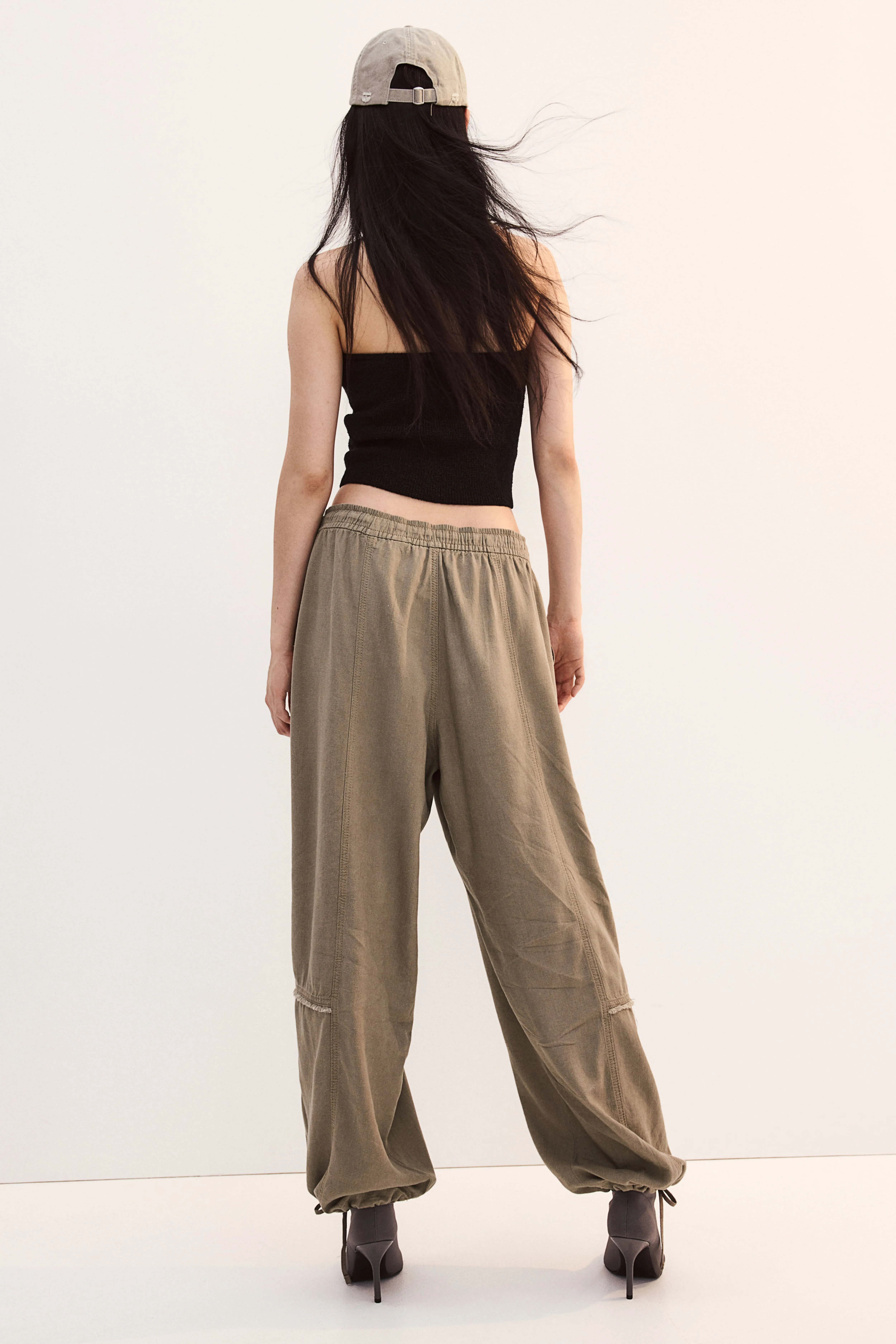 Linen-blend parachute trousers - Regular waist - Long - Greige - Ladies | H&M GB